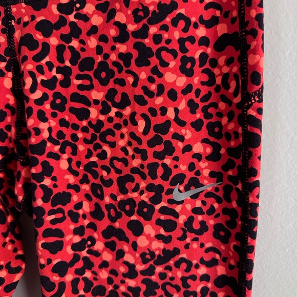 Nike Dri-Fit Leopard Print Yoga Capri Leggings Size Small - Picture 3 of 5